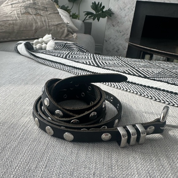 Wrap around leather studded belt - Picture 2 of 2